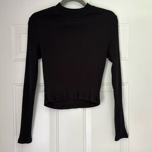 Cropped long sleeve black shirt
